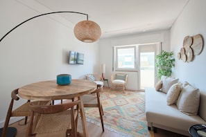 Apartment | Living room | Flat-screen TV - Sunset Bay View Renovated Apt, By Timecooler (Setubal)