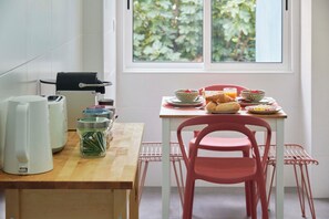 Apartamento, 4 habitaciones | Cocina privada | Frigorífico, microondas, horno y placa de cocina