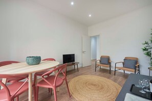 Living room - Spacious & Light Filled 4Br Apartment By Timecoler (Amadora)