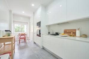 Apartment, 4 Bedrooms | Private kitchen