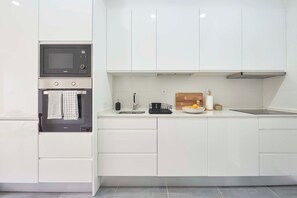 Apartamento, 4 habitaciones | Cocina privada | Frigorífico, microondas, horno y placa de cocina