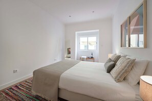 4 bedrooms, iron/ironing board, free WiFi - Spacious & Light Filled 4Br Apartment By Timecoler (Amadora)