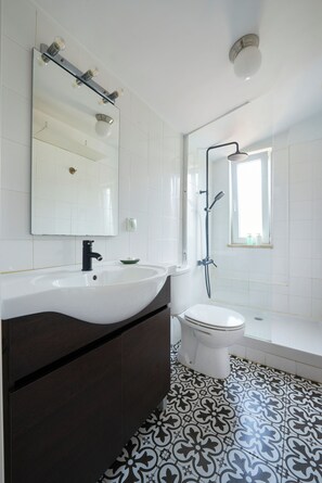 Apartment, 2 Bedrooms | Bathroom | Towels - Bright Apt W Balcony, Ac, Parking, By Timecooler (Lisbon)