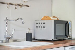 Huoneisto, 2 makuuhuonetta | Yksityinen keittiö | Jääkaappi, mikroaaltouuni, uuni, liesi