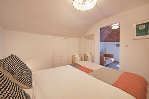 Apartment | 1 bedroom, iron/ironing board, free WiFi - Bairro Alto Nightlife Hub, By Timecooler (Lisbon)