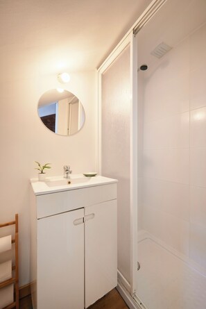 Apartment | Bathroom | Hair dryer, towels, soap, shampoo - Bairro Alto Nightlife Hub, By Timecooler (Lisbon)