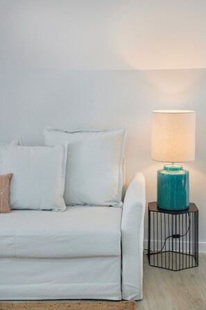 Villa, 2 Bedrooms | Living room - Renovated House Near Beaches, By Timecooler (Setubal)