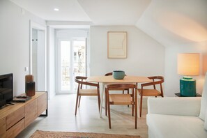 Villa, 2 Bedrooms | Living room - Renovated House Near Beaches, By Timecooler (Setubal)