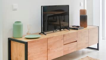 Villa, 2 Bedrooms | Living room | Flat-screen TV