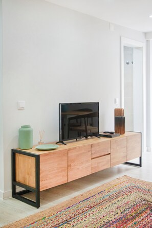 Villa, 2 Bedrooms | Living room - Renovated House Near Beaches, By Timecooler (Setubal)