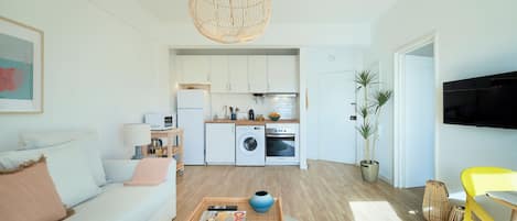 Appartement, 1 chambre | Salle de séjour | Téléviseur à écran plat