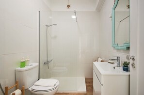 Apartment, 1 Schlafzimmer | Badezimmer | Haartrockner, Handtücher, Seife, Shampoo