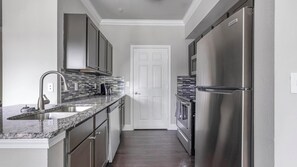 Refrigerador y comedor 