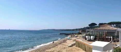 Beach nearby, sun loungers