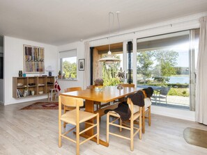 Dining - 4 Star Holiday Home in Ronde (Ronde)