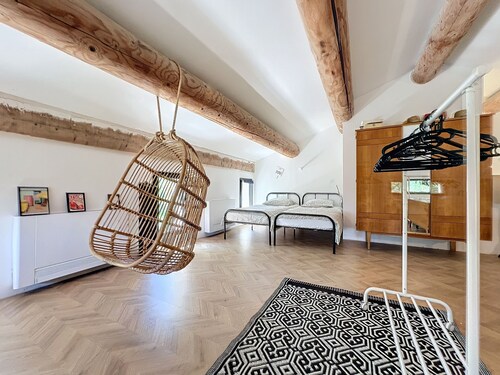 5 Bedroom Agritourism property in Entraigues-sur-la-Sorgue