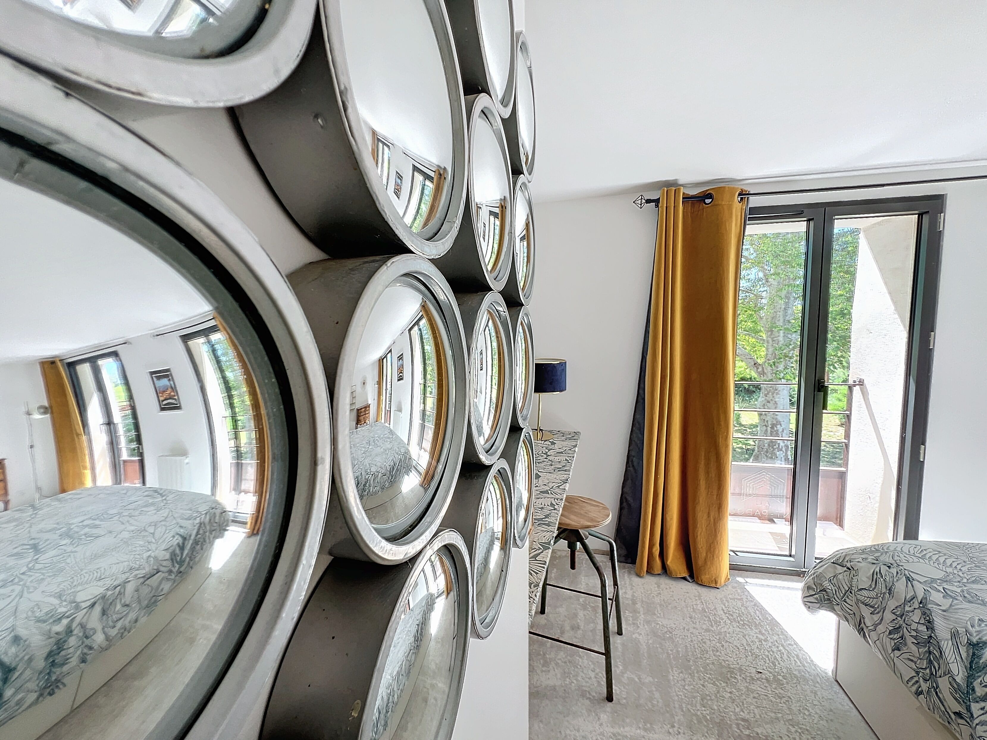 5 bedrooms, iron/ironing board, bed sheets