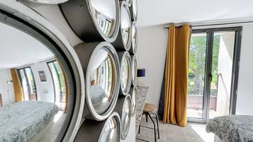 5 bedrooms, iron/ironing board, bed sheets