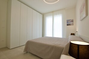 2 bedrooms, bed sheets