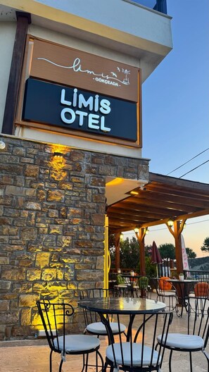 Front of property - LİMİS OTEL (Gökçeada)