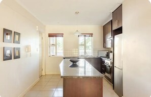 Fridge, microwave, oven, stovetop - A 2bed 2 bathroom apartment in the heart of Sandton  (Sandton)