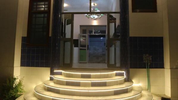 Pintu masuk properti