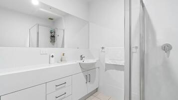 Shower, hair dryer, towels