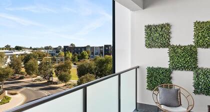 Lightview Oasis- Modern 2BR Apt- WiFi & Parking