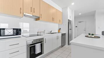Coffee/tea maker, fridge, microwave, oven