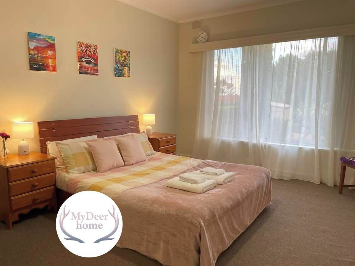 3 habitaciones, tabla de planchar con plancha, wifi y ropa de cama 