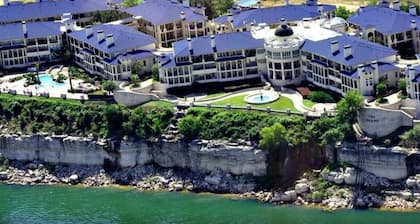 *Recently Renovated Hill Country Island Retreat - Loaded with Amenities!