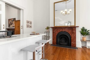 Interior - Timeless CBD Sanctuary - 1BR - Heart of Adelaide (Adelaide)