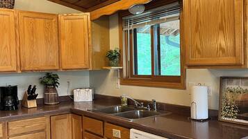 冰箱、微波炉、烤箱、炉灶