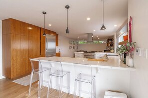 Fridge, oven, stovetop, dishwasher - Outdoor Paradise-Mt Soledad-Pool-Hot Sauna-Views! (San Diego)