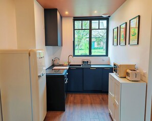 Private kitchen - DOMAINE DE L'ISLE MANIERE 4-PERSON APARTMENT (Saint-Quentin-sur-le-Homme)