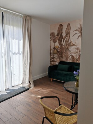 Living area - DOMAINE DE L'ISLE MANIERE 4-PERSON APARTMENT (Saint-Quentin-sur-le-Homme)