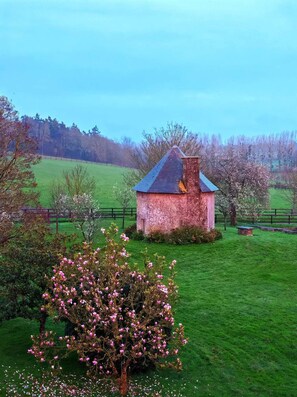 Property grounds - DOMAINE DE L'ISLE MANIERE 4-PERSON APARTMENT (Saint-Quentin-sur-le-Homme)