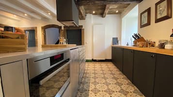 Villa | Cuisine privée | Réfrigérateur, micro-ondes, four, plaque de cuisson