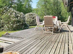 House | Exterior - Charming Lakeside Cottage Getaway (Orkelljunga)