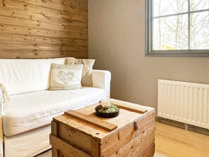 House | Living area - Charming Lakeside Cottage Getaway (Orkelljunga)