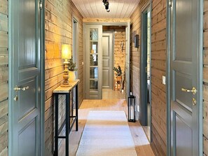 House | Bathroom - Charming Lakeside Cottage Getaway (Orkelljunga)