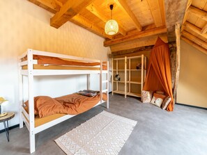 Huis | 4 slaapkamers, individueel gemeubileerd, beddengoed