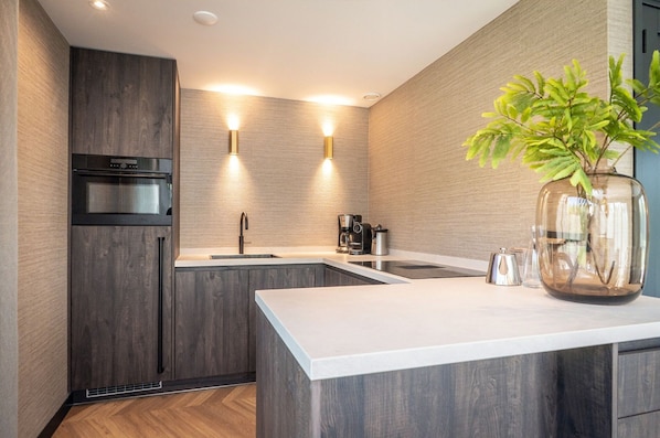 Casa | Cocina privada | Tostadora y trona infantil