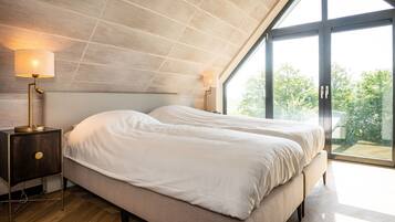 House | 3 bedrooms, individually furnished, iron/ironing board, bed sheets