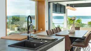 Private kitchen - Luxury Villa With Pool, Wellness and sea View (Jasenice)