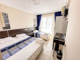 Quarto duplo básico, sacada | Escrivaninha, Wi-Fi de cortesia