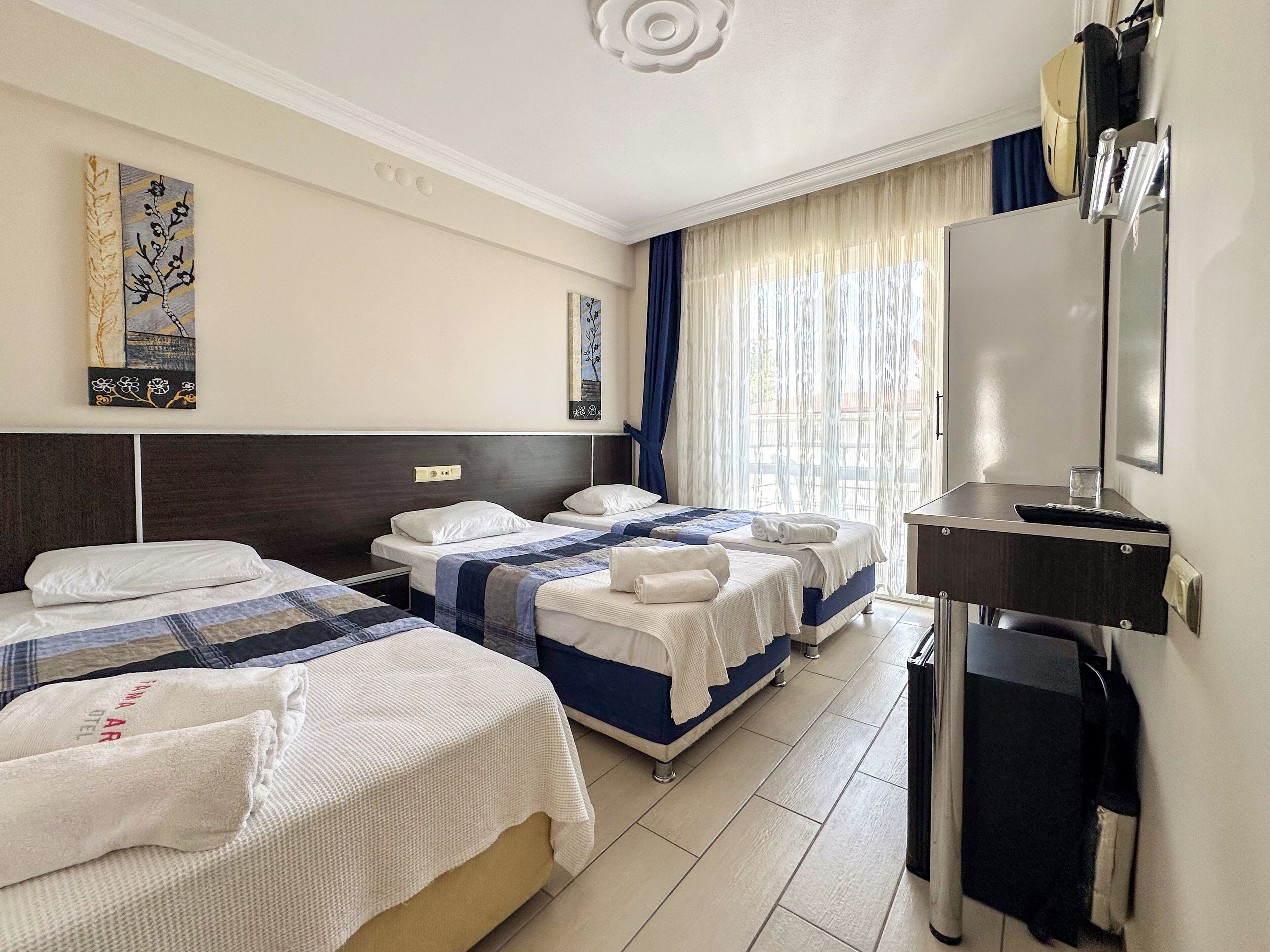 Basic Triple Room, Balcony | Desk, free WiFi