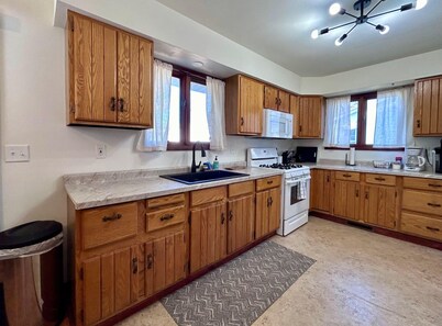 Maple Leaf Retreat ~ Near Lake Gogebic & UTV Trails!