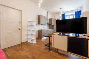 Apartamento conforto | Área de estar | TV de tela plana 40 polegadas com canais digitais