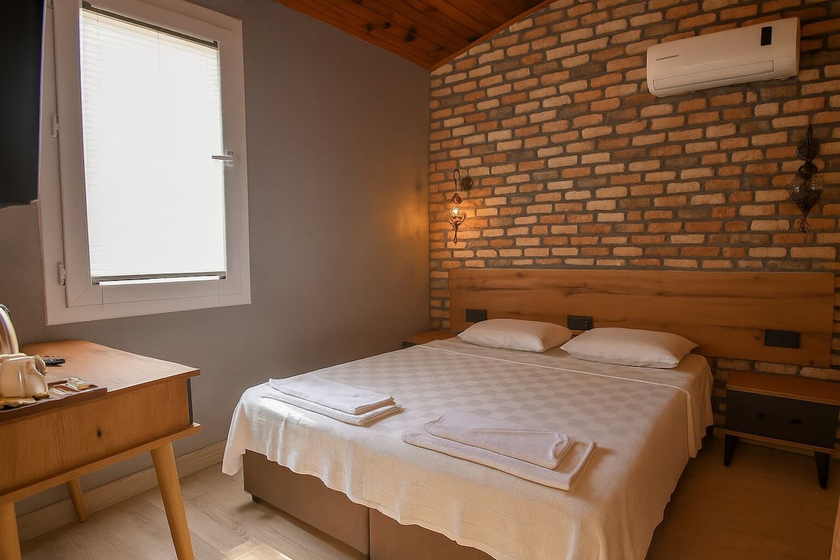 1 bedroom, laptop workspace